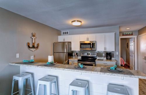 Osage Beach Eigentumswohnung | Komplett umgebaute 1-Schlafzimmer-Eigentumswohnung mit fantastischer Aussicht ohne Stufen!