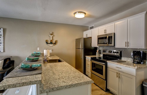 Osage Beach Eigentumswohnung | Komplett umgebaute 1-Schlafzimmer-Eigentumswohnung mit fantastischer Aussicht ohne Stufen!