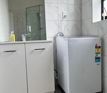 Totara Vale Haus | Totara Vale, Free Coffee, parking and wifi, near Glenfield Mall and highway 18,1