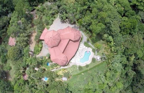 Baru Villa | Tukane, Berge & Wasserfälle! Dschungelvilla mit vollem Personal.