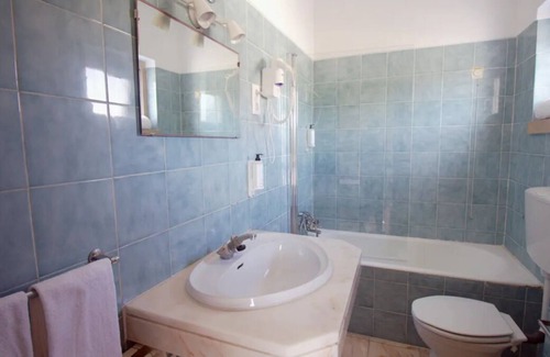 Praia das Macas Haus | Tourist Hot Spot! Beachfront,Pet-friendly! Short Drive to Pena National Palace!