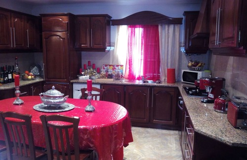 Ponta Delgada Villa | TOURISTISCHE VILLA in Ponta Delgada, São Miguel bis 12 Personen mit Meerblick