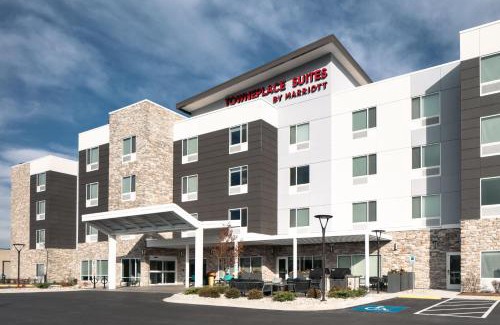 Summit Corners Hotel | TownePlace Suites by Marriott Oconomowoc