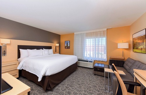 Auburn Hills Hotel | TownePlace Suites Detroit Auburn Hills