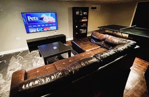 Westmont Haus | Townhome with Game Zone, Big Beds, & Smart TVs