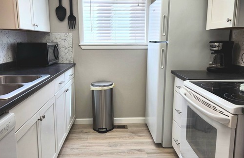 Caldwell Haus | Townhouse/Heart of Caldwell/Near Hospital+BBQ