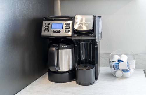 Lambertville Haus | Townhouse in Downtown Lambertville. Close to Restaurants and Downtown Toledo