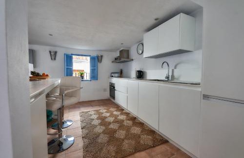 Gaucin Haus | Townhouse Sleeps 6 with Private Pool