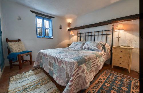 Gaucin Haus | Townhouse Sleeps 6 with Private Pool