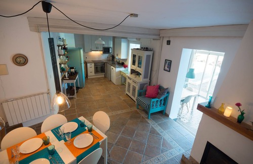 Guajar Faraguit Haus | Casa de vacaciones en Guajar Fondón con priv. Piscina + jardín, vista a la montaña, aire acondicionado, WiFi, SAT-T