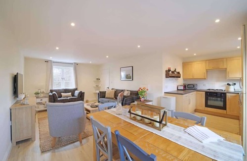Wells Haus | Townhouse with Views of Wells Cathedral