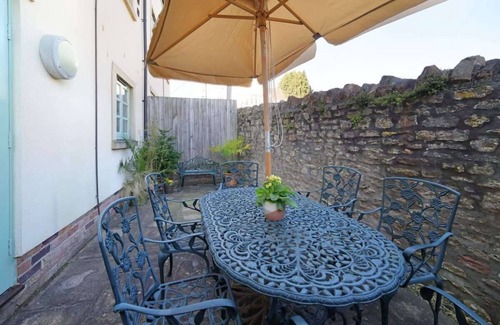 Wells Haus | Townhouse with Views of Wells Cathedral