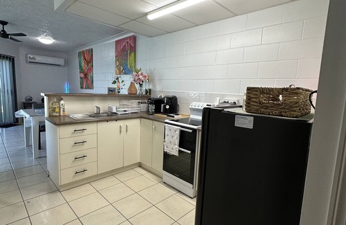 West End Wohnung | TOWNSVILLE WEST END QLD 2 bedroom: fully furnished - saltwater pool in complex.