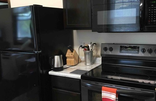 Forest Hills Wohnung | Traditional decor, Off St Parking, Near CMU, Pitt, DT US OPEN