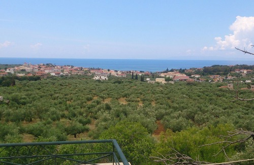 Lefktro Villa | Traditional Stone Villa mit großem Blick auf das Meer