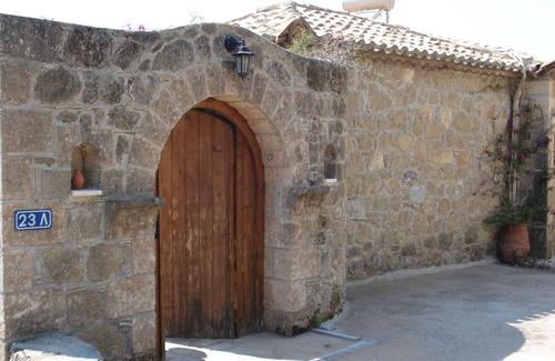 Lefktro Villa | Traditional Stone Villa mit großem Blick auf das Meer