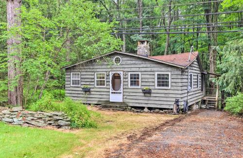 Greentown Haus | Trails and Creek On-Site Tranquil Greentown Cabin
