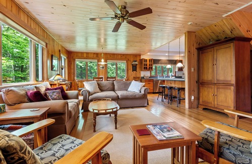 Rangeley Plantation Haus | Schönes 3 Schlafzimmer Haus am östlichen Ufer von Mooselookmeguntic