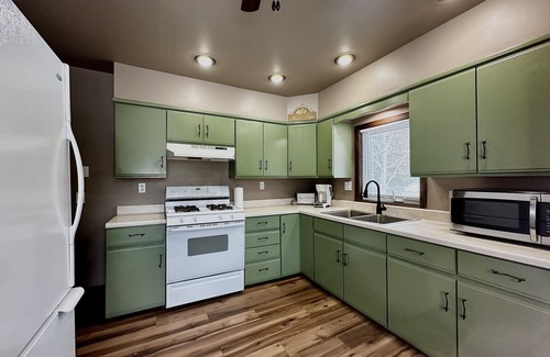 Crivitz Haus | Trails+R&R+H2O Falls+One Hour From Lambeau!