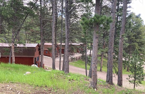Deadwood Haus | Trailshead Lodge - Cabin 5