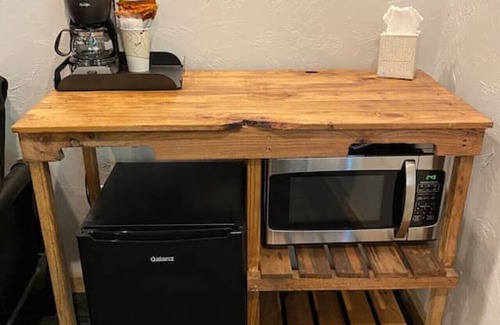 Ohiopyle Hotel | Trailside Hotel, Minutes to Fallingwater 103 Queen