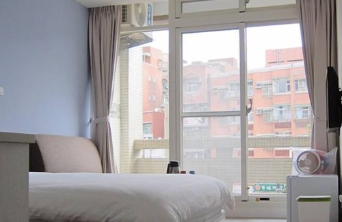 Tamsui Haus | Train station B&B