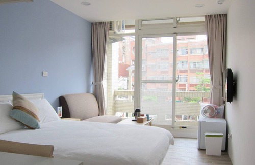 Tamsui Haus | Train station B&B