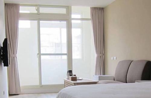 Tamsui Haus | Train station B&B