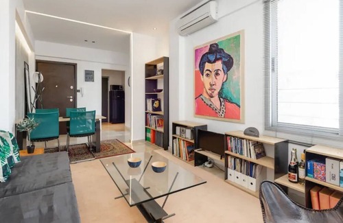 Vardaris Wohnung | Bahnhof & Nachtleben nahe Wohnung mit Aussicht