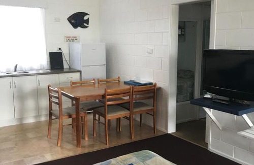 Sarina Hotel | Tramway Motel