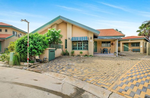Washington Villa | Tranquil 2BR 2BA in Gated Community/Great Location