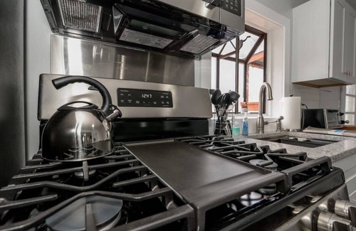 Brunswick Haus | đĄ Tranquil 3-BR Abode w/ yard and Picnic Table