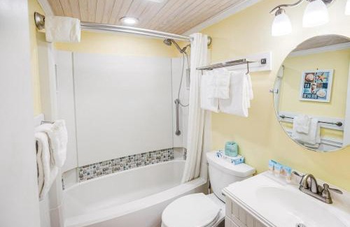 Litchfield by the Sea Wohnung | Tranquil 3rd Flr Resort View King Room