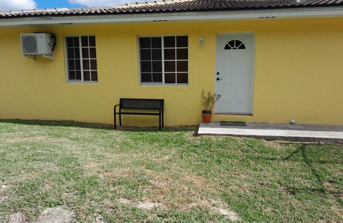 Lucaya Wohnung | Tranquil and peaciful vacation get away. Near shopping and entertainment areas