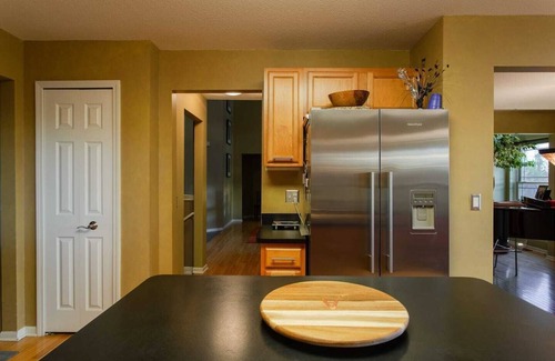 Bryant Pattengill West Haus | Ruhiges und ruhiges Zuhause für Ihr Gruppentreffen oder Familienurlaub.