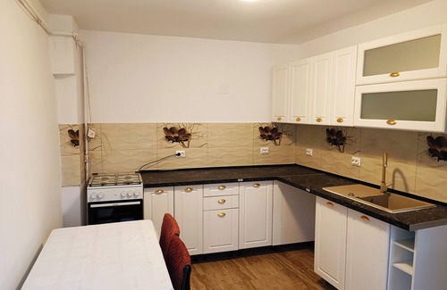 Cisnadie Haus | Tranquil building with WiF and parking, in Cisnădie, near Dracula's Castle.