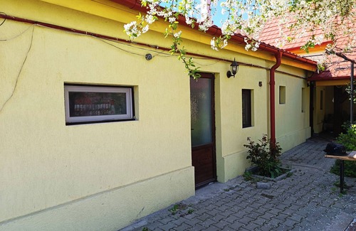Cisnadie Haus | Tranquil building with WiF and parking, in Cisnădie, near Dracula's Castle.