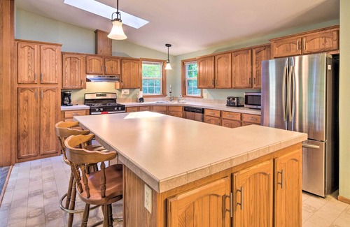 Birchwood Kabine | Tranquil Cabin Getaway Near Red Cedar Lake!