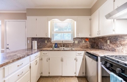 North Little Rock Haus | Tranquil Duplex w/Spacious Living in Peaceful Area