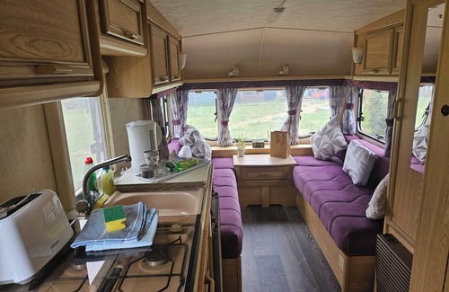 Mablethorpe and Sutton Kabine | Tranquil Equestrian Escape - Sleeps 2