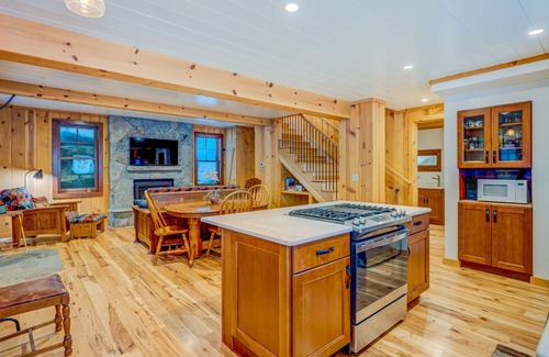 Tahoe Pines Haus | Tranquil home with fireplace, kitchen, washer/dryer, & WiFi