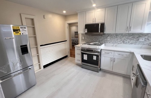 Brighton Eigentumswohnung | Tranquil Renovated 3BR Allston Condo + Parking , Close to Harvard/BU/BC/MIT!
