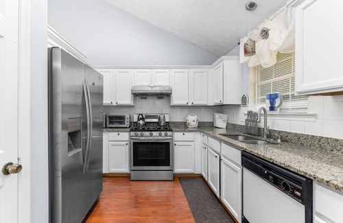 Lawrenceville Haus | Tranquil Retreat on Stoneoak Cir