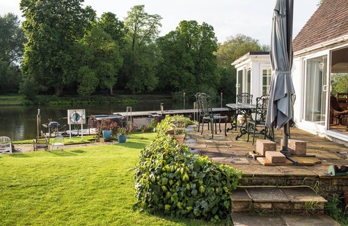 Windsor Haus | West Watch. Tranquil riverside retreat on the Thames near Windsor