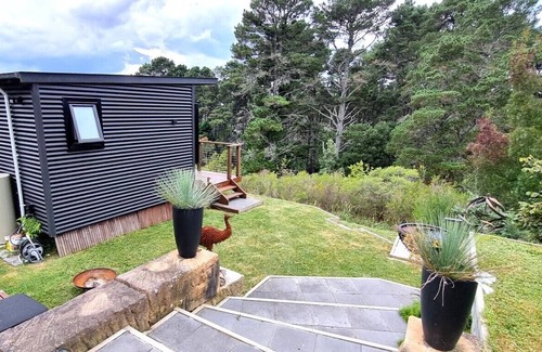 Leura Wohnung | Tranquil Studio Retreat in Leura with Private Bush Outlook.