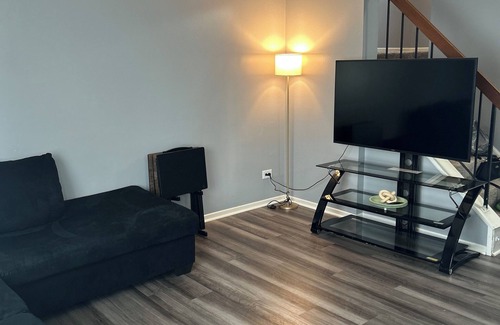 Richton Park Haus | Tranquil townhome in Richton Park 30 minutes from downtown Chicago