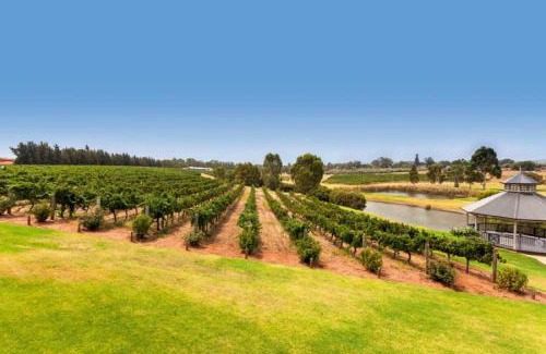 Bassendean Haus | Tranquil Tree Views 2 Bedroom 2 Bathroom Apartment