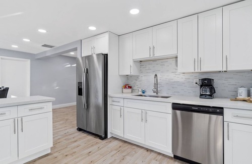 Sunset Haus | Tranquil Tropical Heated Pool Villa!