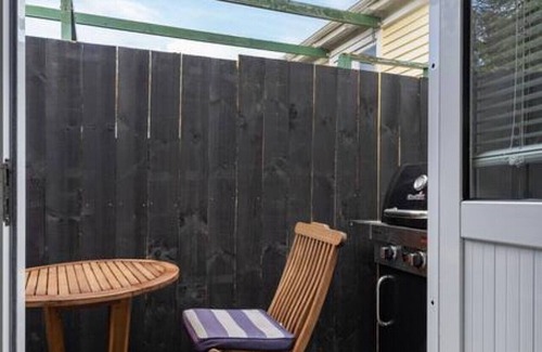 Mount Roskill Kabine | Tranquil Urban Cabin: Serene Getaway with Bbq