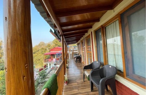 Kaul Wohnung | Tranquil View Cottage - Private Room with Balcony